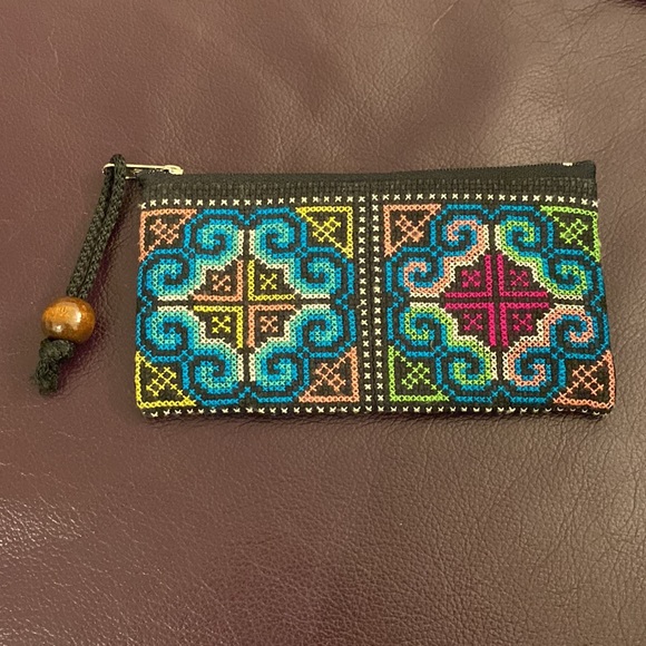 Embroidered small zippered pouch. - Picture 2 of 4